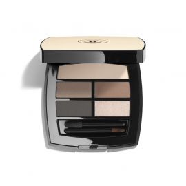 CHANEL les beige's foundation. # B40. in 2023