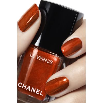 CHANEL LE VERNIS  Ribotas leidimas. Ilgai išliekanti nagų lako spalva. 