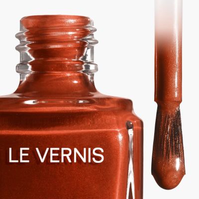 CHANEL LE VERNIS  Ribotas leidimas. Ilgai išliekanti nagų lako spalva. 