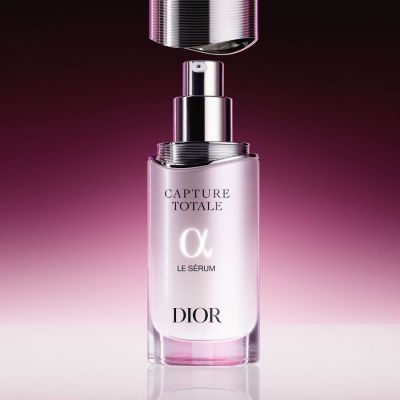 DIOR Capture Totale Le Serum Ypatingai efektyvus  visus odos senėjimo požymius koreguojantis serumas 