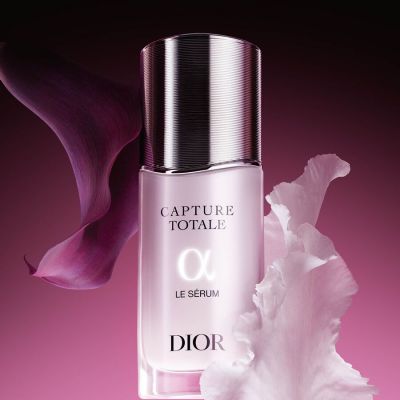 DIOR Capture Totale Le Serum Ypatingai efektyvus  visus odos senėjimo požymius koreguojantis serumas 