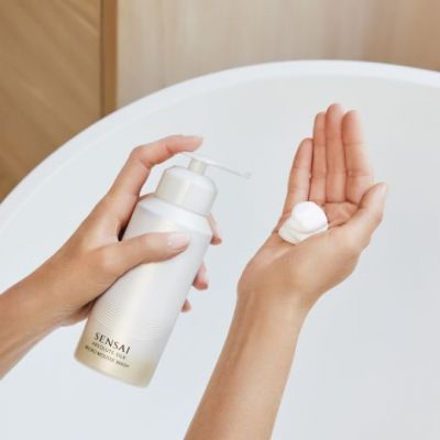 SENSAI ABSOLUTE SILK Micro Mousse Wash Valomosios veido putos