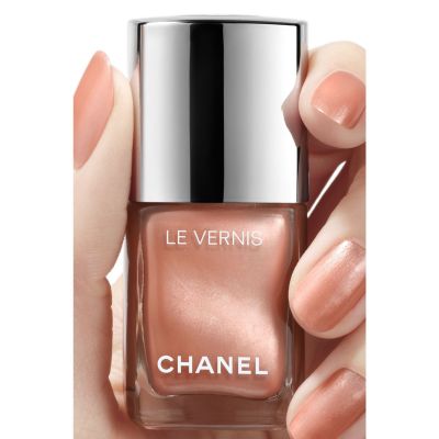 CHANEL LE VERNIS Ribotas leidimas. Ilgai išliekanti nagų lako spalva. 