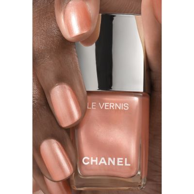 CHANEL LE VERNIS Ribotas leidimas. Ilgai išliekanti nagų lako spalva. 