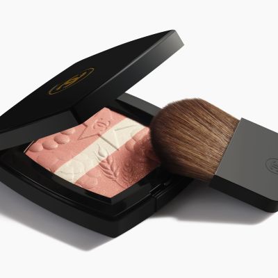 CHANEL LES SIGNES DE CHANEL Išskirtinis kūrinys - ribotas leidimas. Švytėjimo suteikianti priemonė