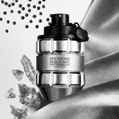 VIKTOR & ROLF SPICEBOMB METALLIC MUSK Purškiamas kvapusis vanduo