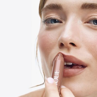 CLINIQUE Chubby Stick™ Moisturizing Lip Balm Lūpų balzamas su atspalviu