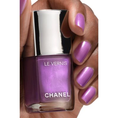 CHANEL LE VERNIS Ribotas leidimas. Ilgai išliekanti nagų lako spalva. 
