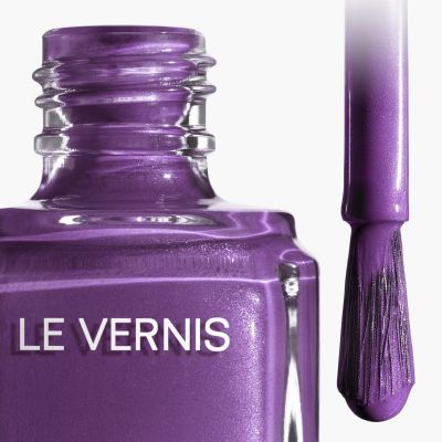 CHANEL LE VERNIS Ribotas leidimas. Ilgai išliekanti nagų lako spalva. 