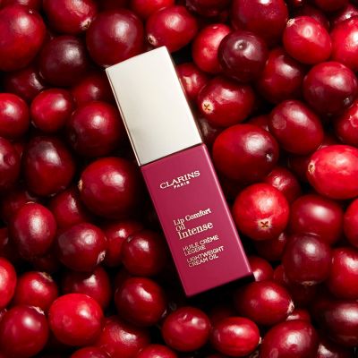 CLARINS Lip Comfort Oil Intense Sodrios spalvos lūpų aliejus 