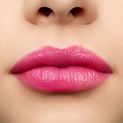 GUERLAIN KissKiss Bee Glow Lūpų spalvą paryškinantis balzamas su medumi, 98% natūralios kilmės ingredientų