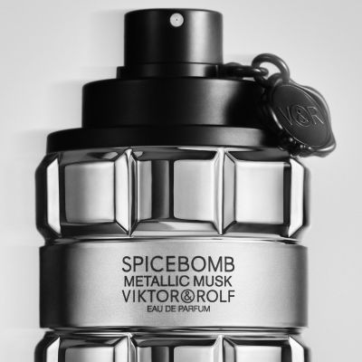 VIKTOR & ROLF SPICEBOMB METALLIC MUSK Purškiamas kvapusis vanduo