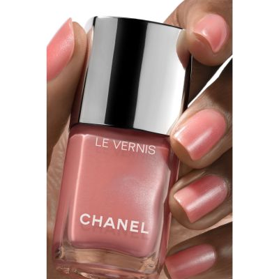 CHANEL LE VERNIS Ribotas leidimas. Ilgai išliekanti nagų lako spalva. 