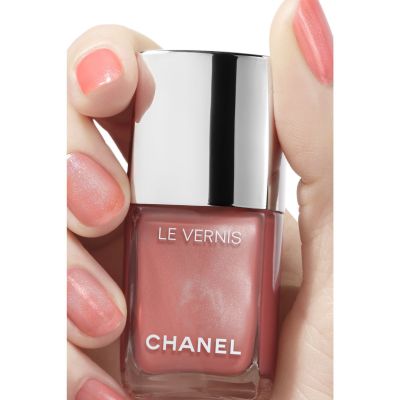 CHANEL LE VERNIS Ribotas leidimas. Ilgai išliekanti nagų lako spalva. 
