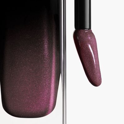 CHANEL ROUGE ALLURE LAQUE Išskirtinis kūrinys - ribotas leidimas. Spindintys sodrūs lūpų dažai