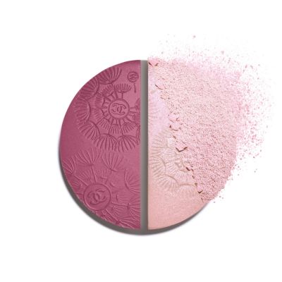 CHANEL BLOWING FLOWER EXCLUSIVE CREATION Išskirtinis kūrinys - ribotas leidimas. Švytėjimo suteikianti priemonė