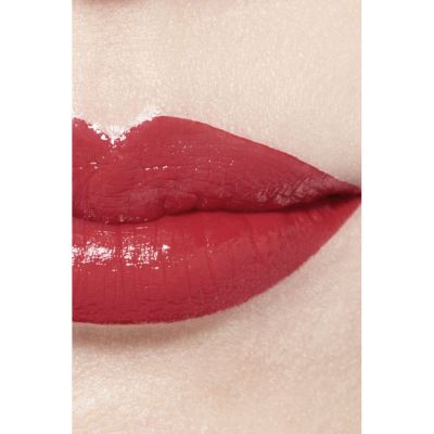 CHANEL Rouge Coco Bloom Drėkinantys ir putlinantys lūpų dažai