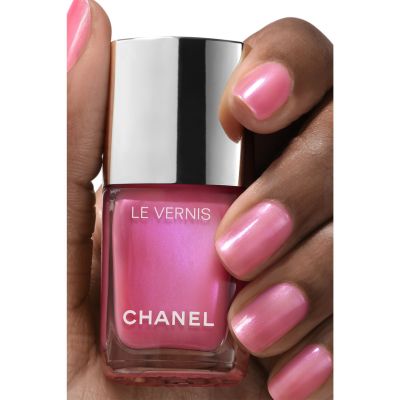 CHANEL LE VERNIS Ribotas leidimas. Ilgai išliekanti nagų lako spalva. 