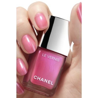 CHANEL LE VERNIS Ribotas leidimas. Ilgai išliekanti nagų lako spalva. 