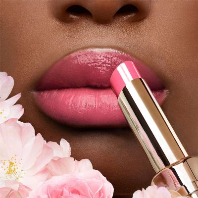 GUERLAIN KissKiss Bee Glow Lūpų spalvą paryškinantis balzamas su medumi, 98% natūralios kilmės ingredientų