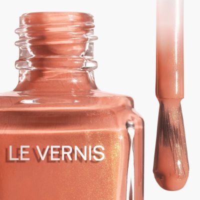 CHANEL LE VERNIS Ribotas leidimas. Ilgai išliekanti nagų lako spalva. 