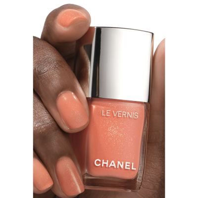 CHANEL LE VERNIS Ribotas leidimas. Ilgai išliekanti nagų lako spalva. 