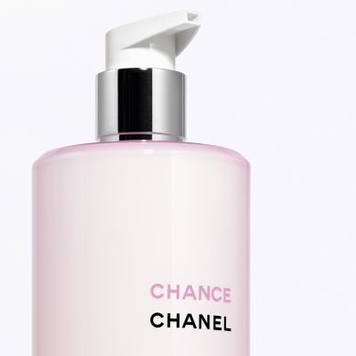 CHANEL CHANCE EAU TENDRE Moisturizing body lotion