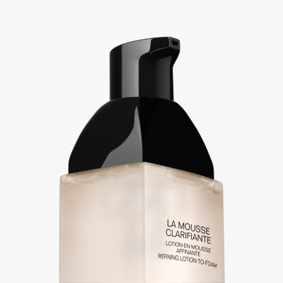 CHANEL LA MOUSSE CLARIFIANTE Nuo aplinkos taršos saugantis kreminis prausiklis, virstantis putomis.