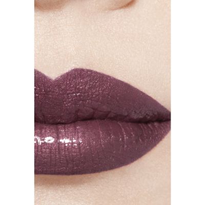 CHANEL ROUGE ALLURE LAQUE Išskirtinis kūrinys - ribotas leidimas. Spindintys sodrūs lūpų dažai